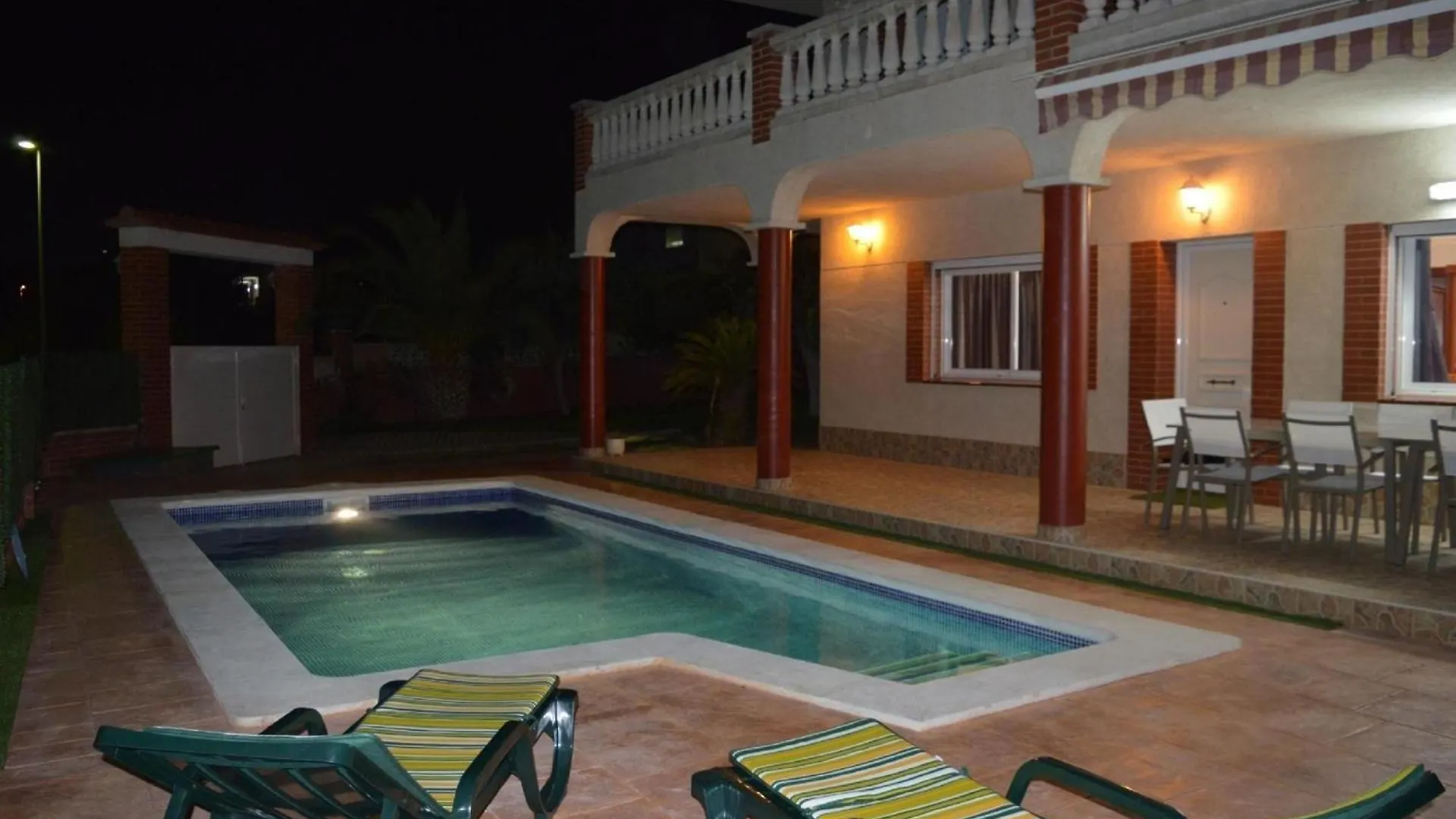 Freistehendes Ferienhaus In Cubelles Mit Privatem Pool